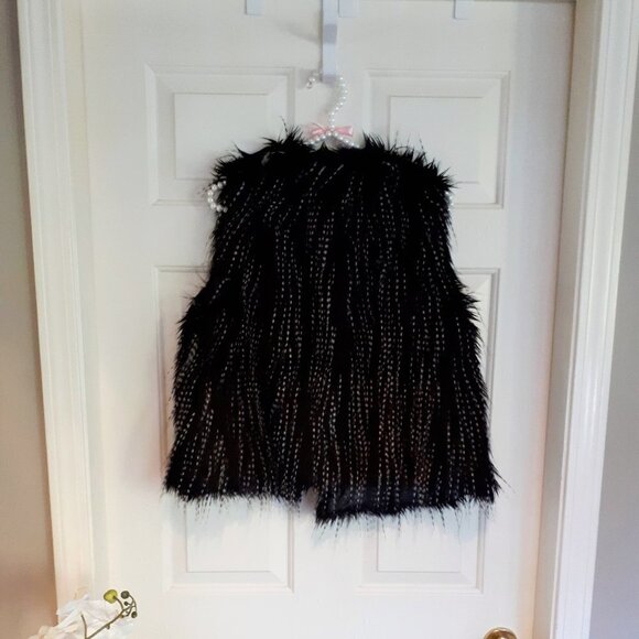 EUC Collection Eighteen black & white faux fur short vest, S/M - Picture 4 of 4